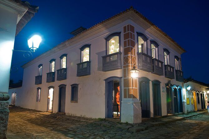 Historical Tour with Cachaça Tasting - BY PARATY TOURS - Cachaça Tasting in a Real Cachaçaria