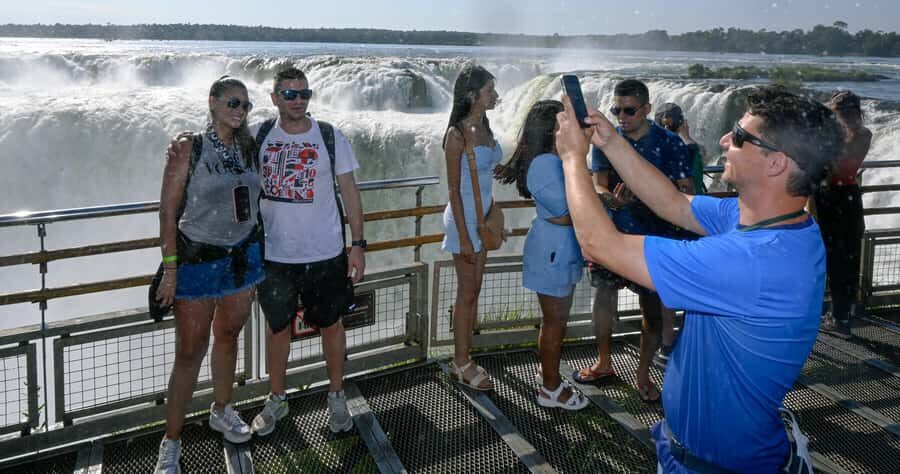 Iguassu Waterfalls: 1 Day Tour Brazil and Argentina's sides - Guides, group size, and the pacing that keeps you sane