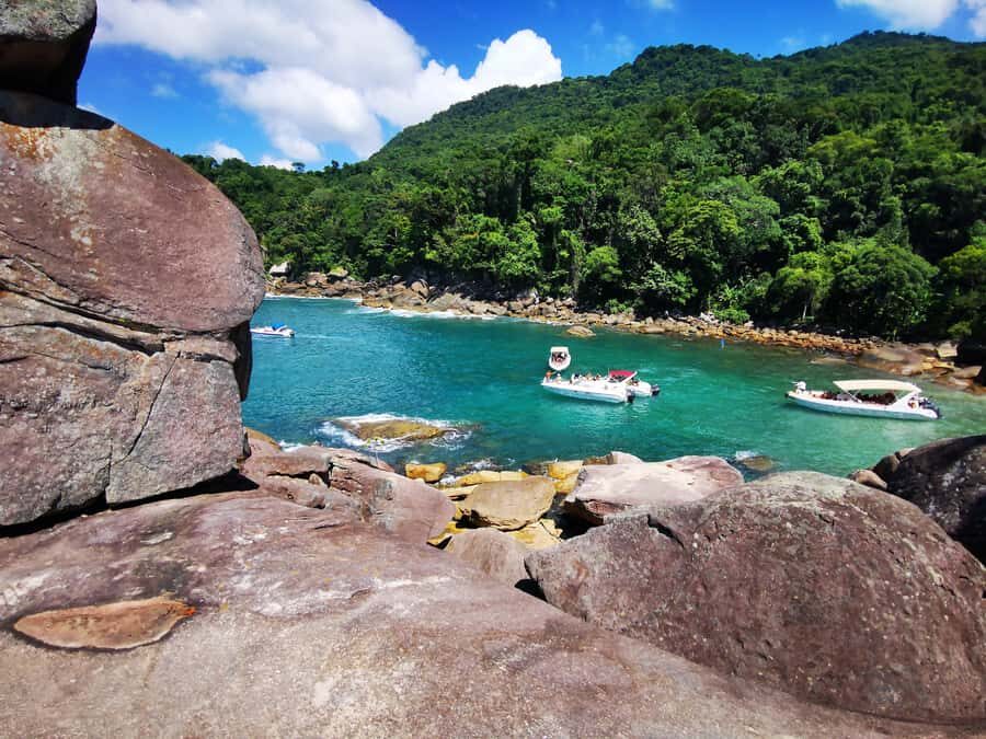Ilha Grande: 360° Circumnavigation Speed Boat Tour - 8h - Vila do Abraão check-in and the Portuguese self-guided setup