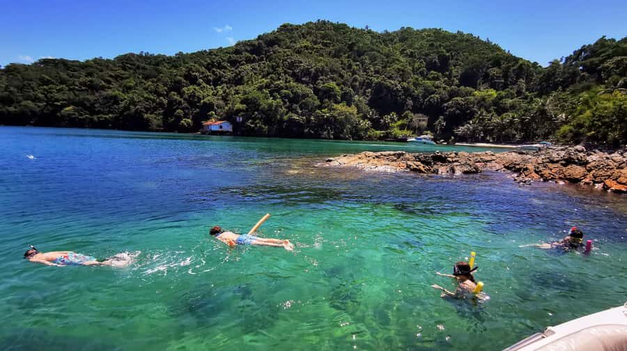 Ilha Grande: 6-Hour Speedboat Tour to Blue and Green Lagoons - Enseada das Estrelas: optional lunch and a break from pure swimming