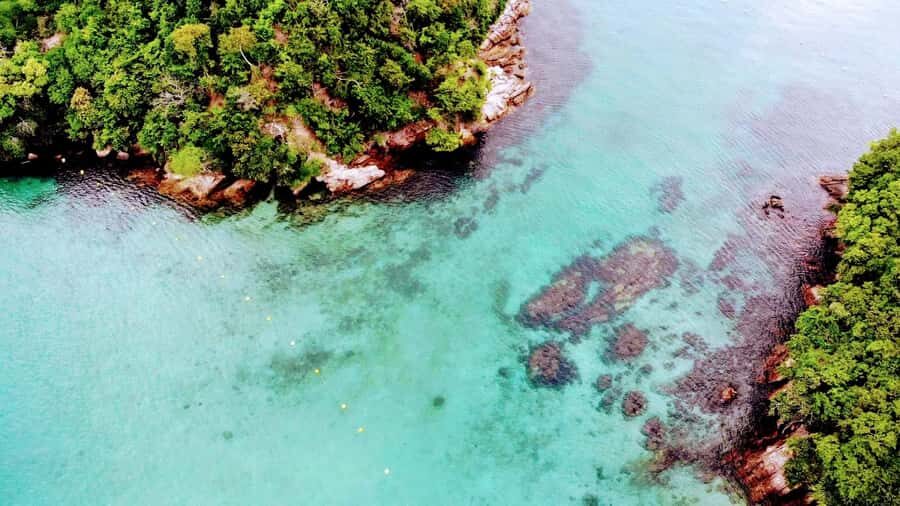 Ilha Grande: 6-Hour Speedboat Tour to Blue and Green Lagoons - Crowds, timing, and the reality of popular lagoon stops