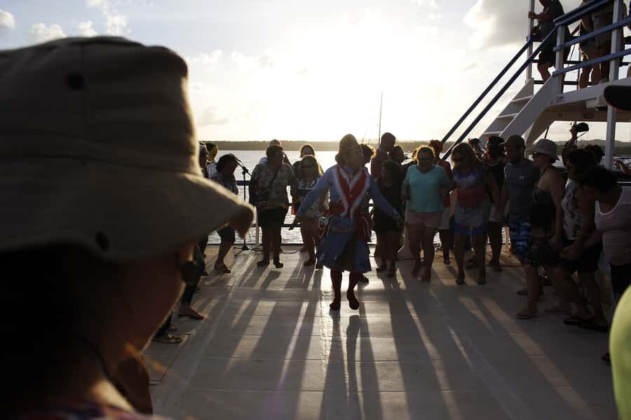 Jacare Beach Sunset Tour - What to bring for comfort on a beach + bar + water evening