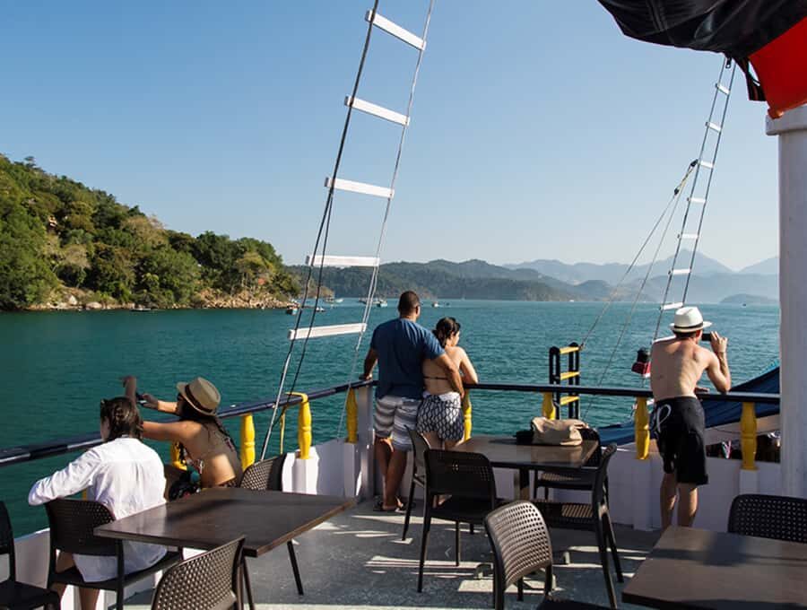 Paraty Bay: Islands & Beaches Boat Tour with Snorkeling - Entering Paraty Bay: starting point, timing, and how to not miss the boat
