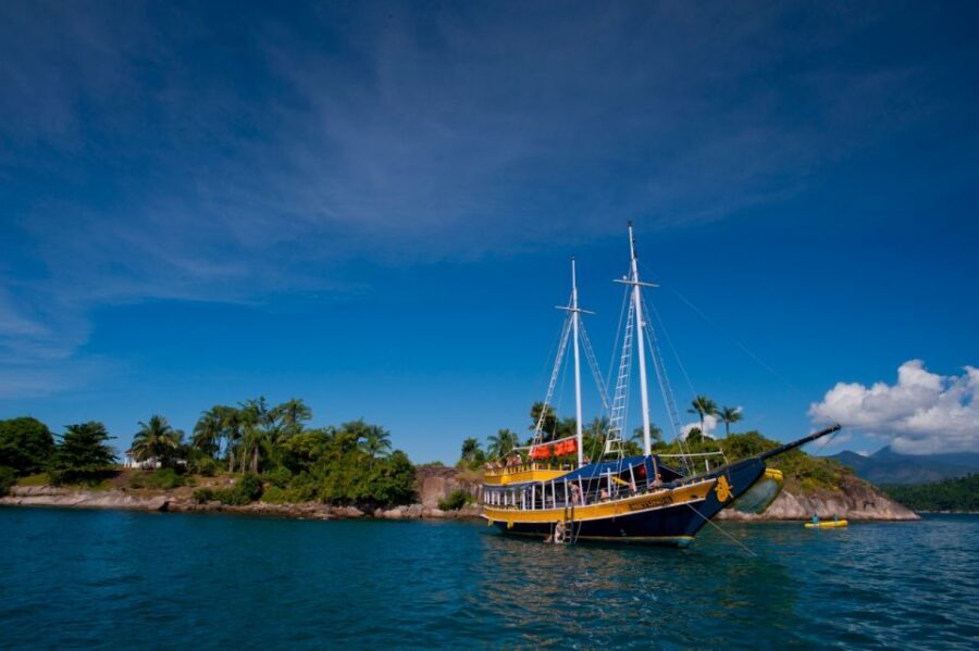 Paraty Bay: Islands & Beaches Boat Tour with Snorkeling - Beach Stop Swim Session: when the water is the main event