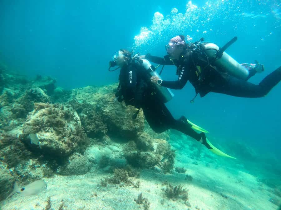 Paraty: Discovery Scuba Diving Experience for Beginners - One Person at a Time: How the Instructor-Only Underwater Moment Works