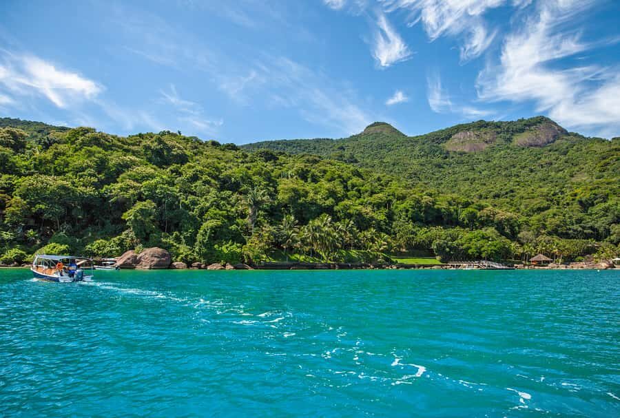 Paraty: Fast Boat Expedition to Saco do Mamangua - From Paraty Pier to Saco do Mamangua: the speedboat part that sets the tone