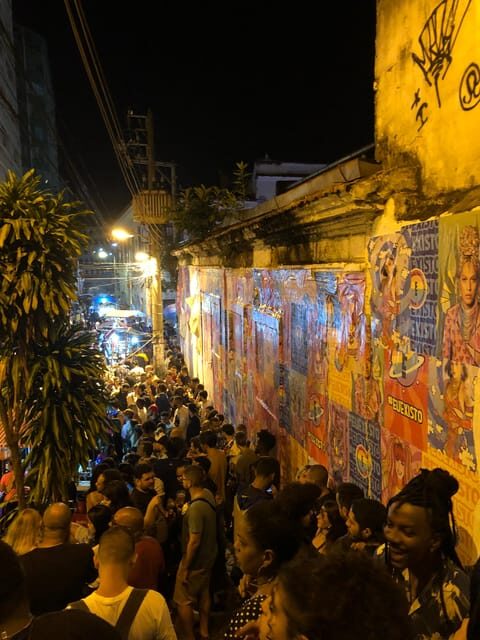 Pedra do Sal: Live Samba Night with Local Guide & Drink - Safety and comfort: how guides help you handle crowds