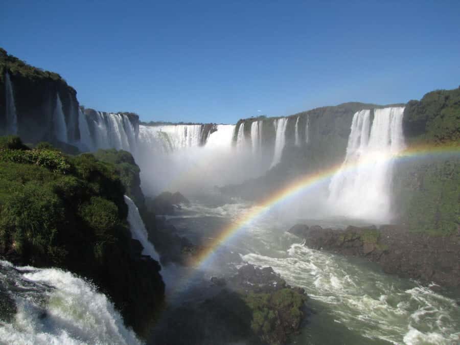 Puerto Iguazú: Tour to Brazilian Iguazú Falls with Bird Park - Price and value: what $85 really buys