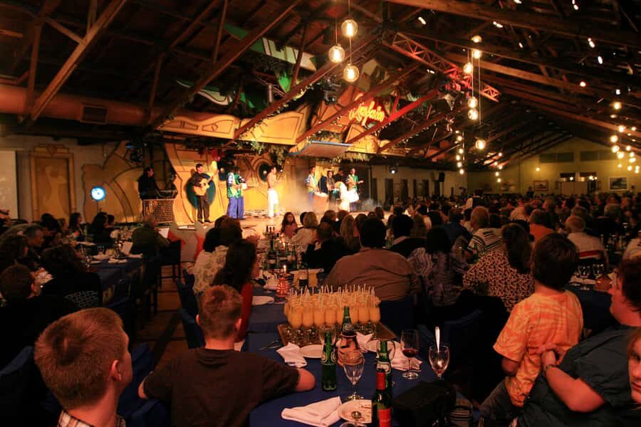Rafain Palace: Barbecue Dinner Show - The folklore show: chorinho, capoeira, samba, and the Argentine tango twist