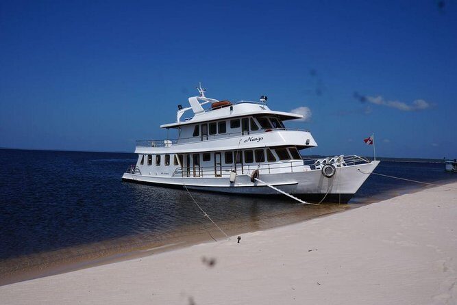 Regional Cruise in the Amazon - Floresta Nacional dos Tapajós: seeing protection and daily life together