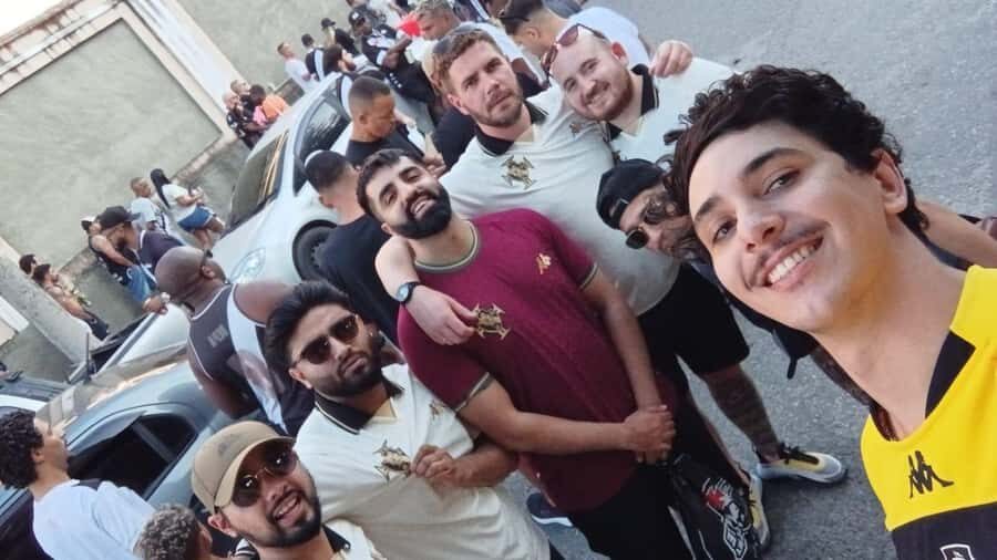 Rio de Janeiro: Attend a Vasco da Gama game with local guide - São Januário stadium tour: football you can actually read