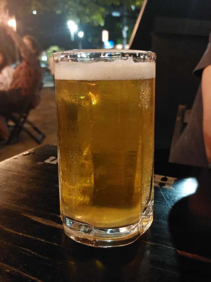 Rio de Janeiro: Barra da Tijuca Walk & Food Tour with Drinks - Meeting at the kiosk by Célia: how the tour starts