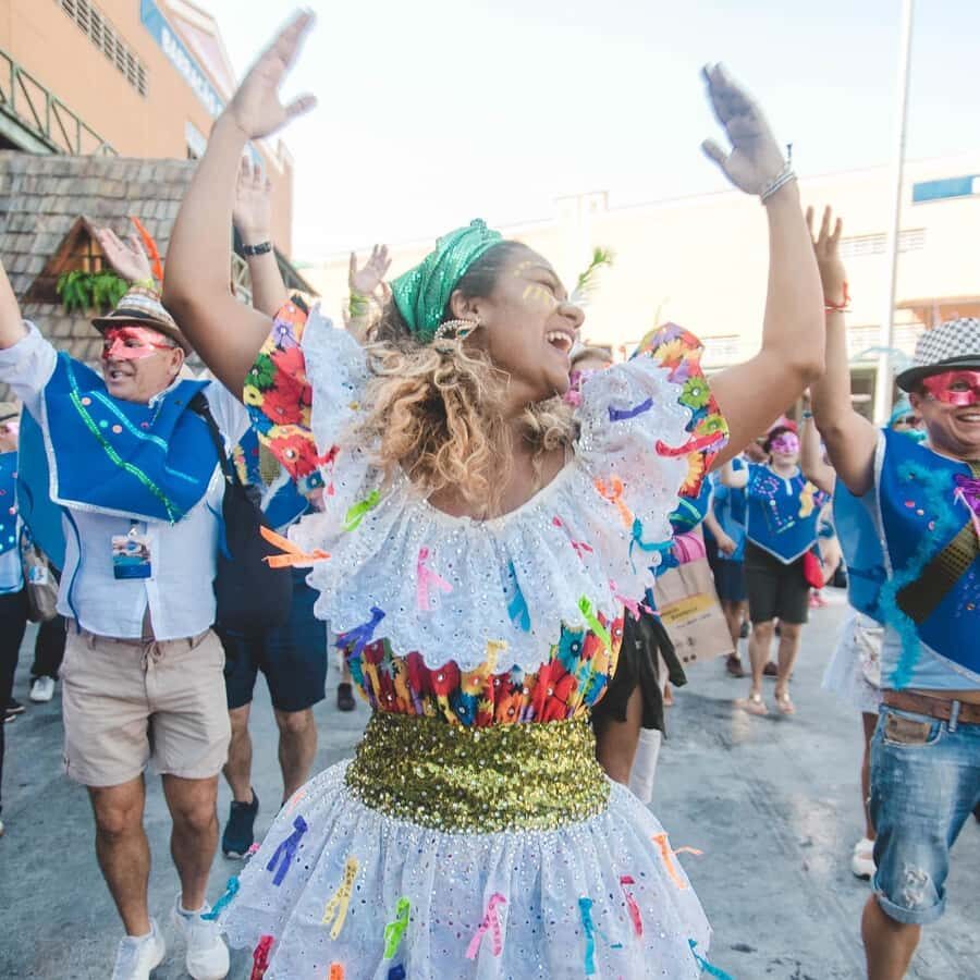 Rio de Janeiro: Carnaval Backstage Tour and Samba Class - Entering The Samba School Workshops: What Backstage Really Means