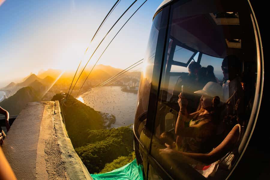 Rio de Janeiro: Christ the Redeemer, Sugarloaf, & City-tour - Buffet lunch in a local restaurant: how to fuel the rest of the day