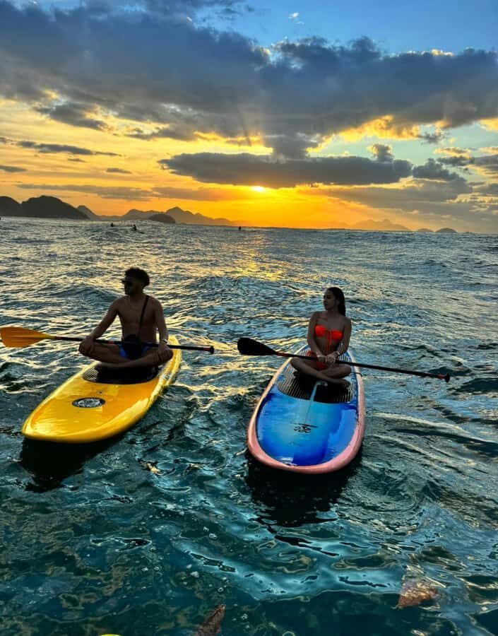 Rio de Janeiro: Copacabana Sunrise Stand Up Paddleboard Tour - Getting set up: gear, life jacket, leash, and lockers