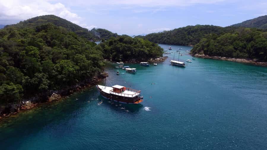 Rio de Janeiro: Ilha Grande with Boat Tour & Optional Lunch - Baleia’s Beach: your first swim stop and why it’s a smart start