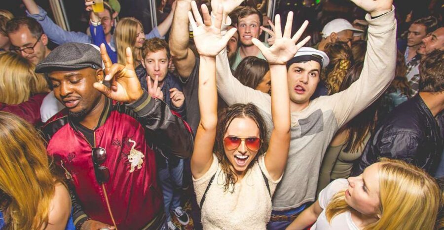 Rio de Janeiro: Late Night Boat Party with DJ and Dancing - Marina da Glória check-in at Pier Nobre (don’t mess with the clock)