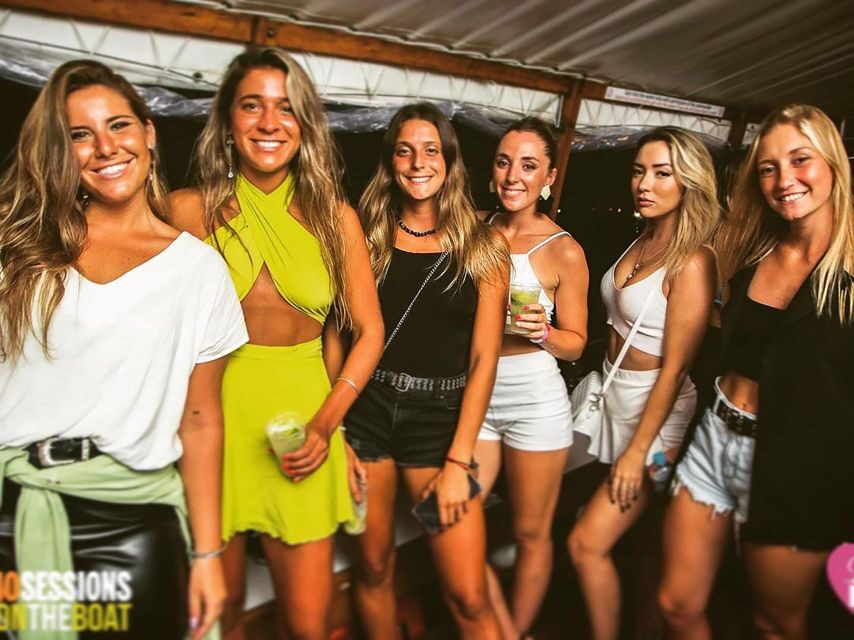 Rio de Janeiro: Late Night Boat Party with DJ and Dancing - Price and value: $44 for a nightclub-style night view