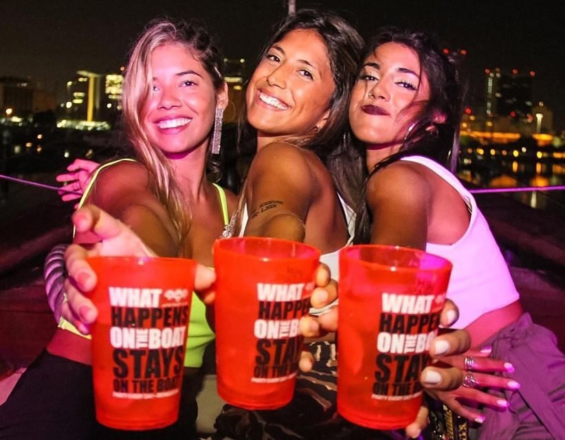 Rio de Janeiro: Late Night Boat Party with DJ and Dancing - The boat that turns into a nightclub: two floors, lights, and sound