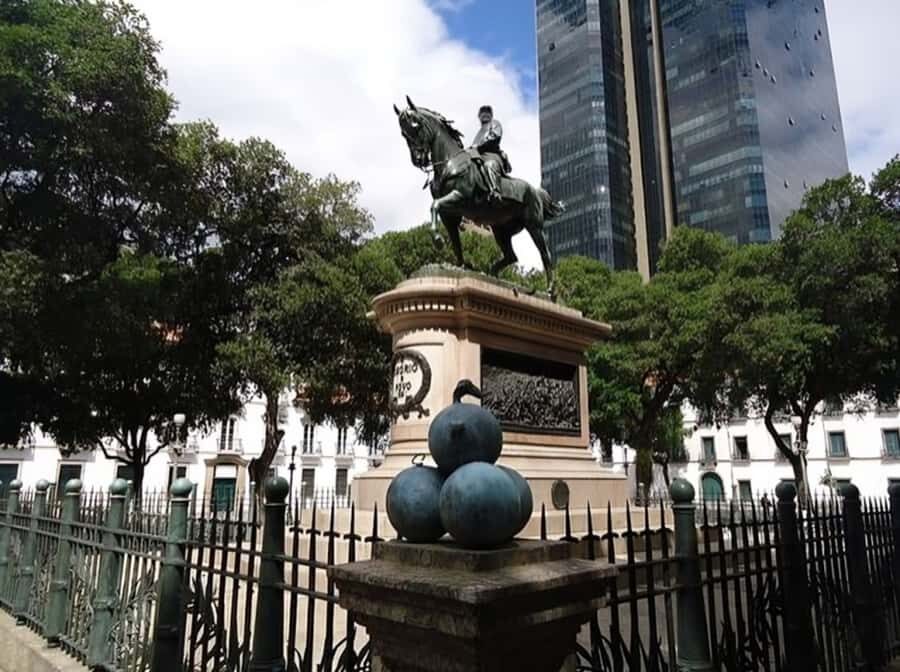 Rio de Janeiro : Must-See Sites Walking Tour With A Guide - Centro on Foot: Mixing 500 Years of Brazil in One Walk