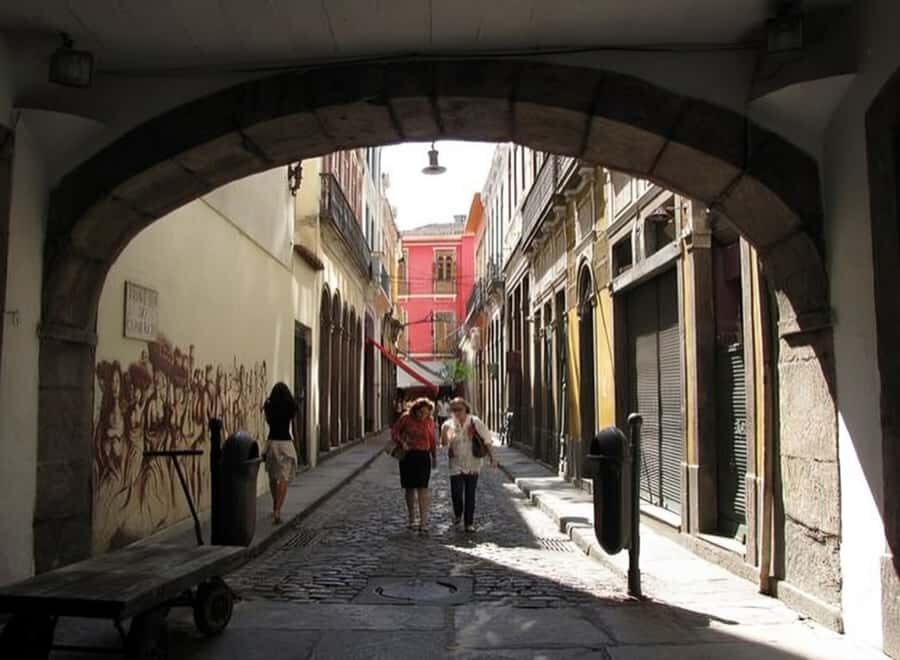 Rio de Janeiro : Must-See Sites Walking Tour With A Guide - Centro Cultural Banco do Brasil: Big Architecture, Easy To Admire