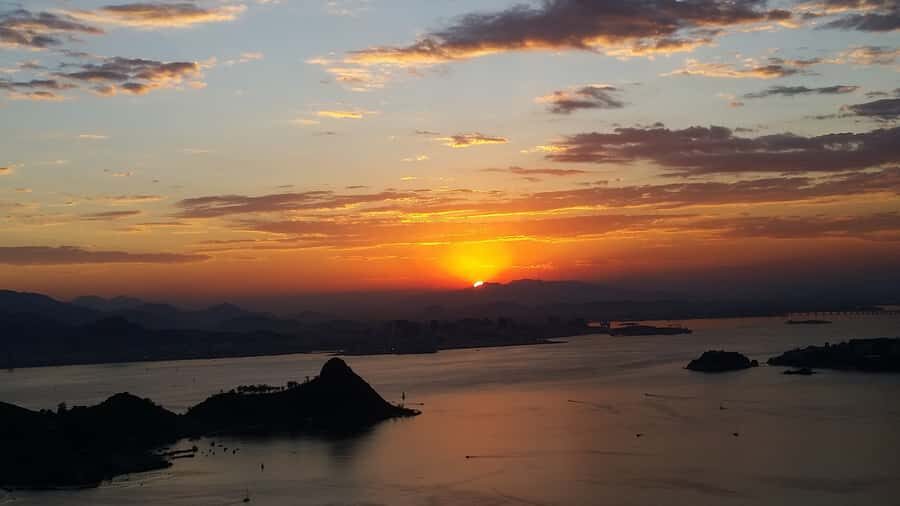 Rio de Janeiro: Niterói Day Trip - Itacoatiara Beach sunset: the top-of-the-mountain payoff