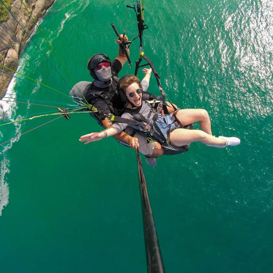 Rio de janeiro : Paragliding Tandem Flights over Rio - The 10–15 minute tandem flight: Rio landmarks and ocean timing