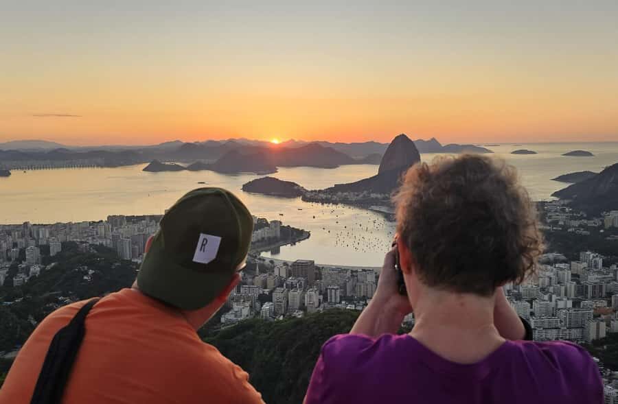 Rio de Janeiro: Private Sunrise Tour at Mirante Dona Marta - Weather reality: mist, clouds, and postponing a rainy day