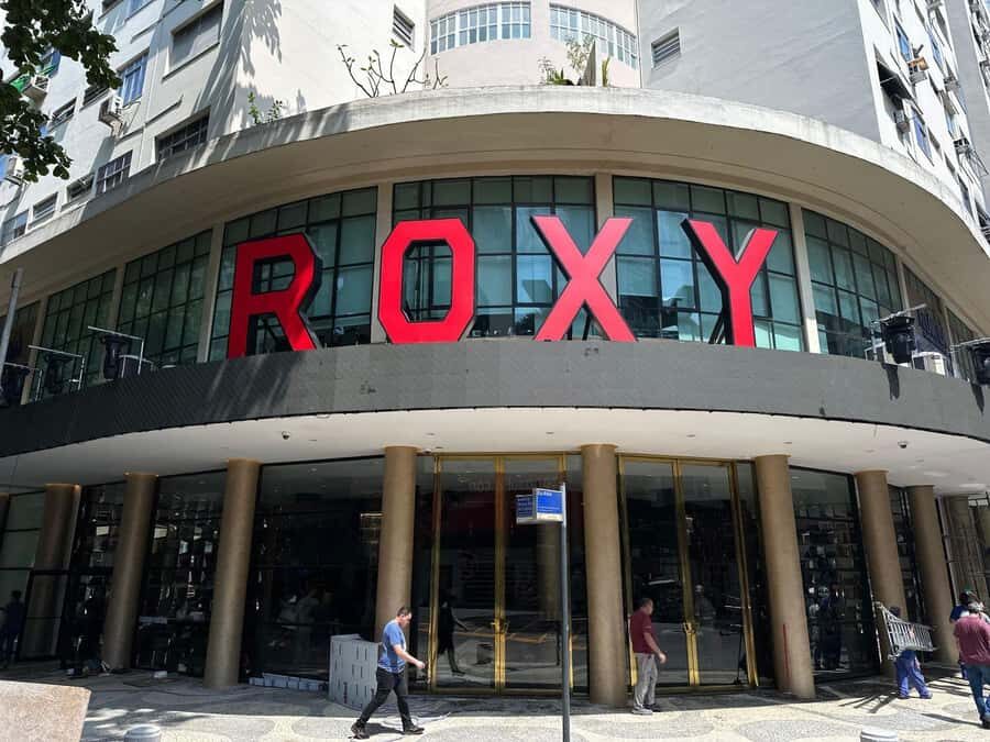 Rio de Janeiro: Roxy Dinner Show with Hotel Pickup - Key Points That Make This Dinner Show Worth Your Night