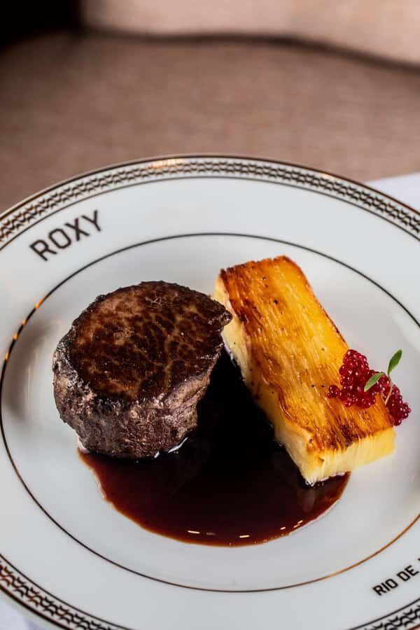 Rio de Janeiro: Roxy Dinner Show with Hotel Pickup - A Night at Roxy, the Art Deco Copacabana Club