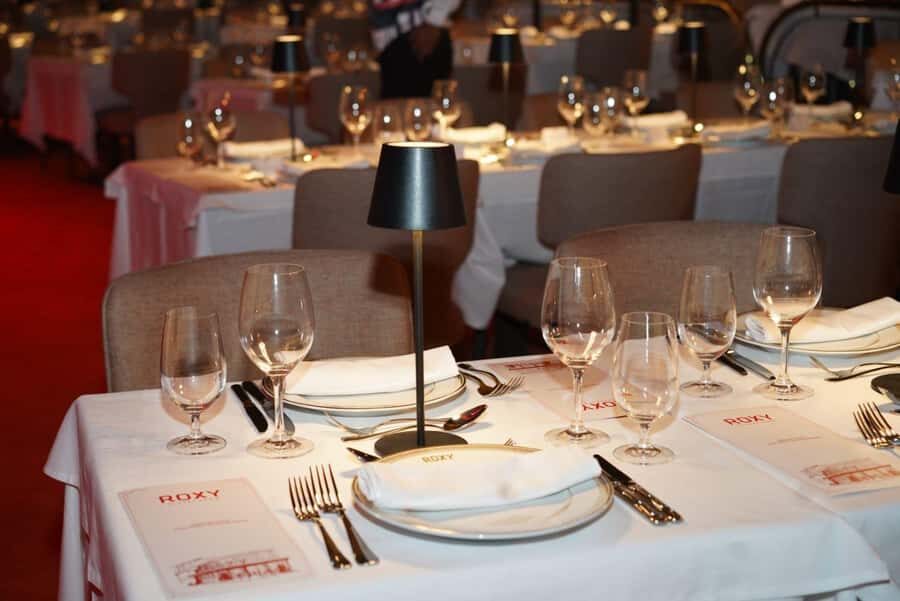 Rio de Janeiro: Roxy Dinner Show with Hotel Pickup - Music, Lights, and Poetry: What to Watch For During the Performance