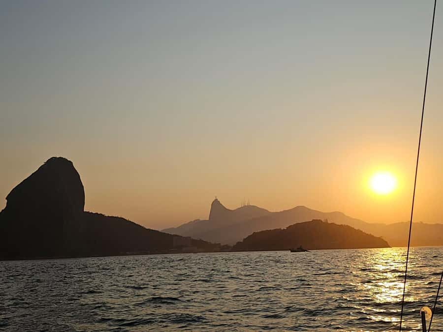 Rio de Janeiro: Sailing Sunset Tour with Snacks and Drinks - Caipirinhas, beer, and soft drinks: the onboard service vibe