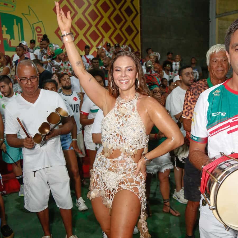 Rio de Janeiro: Samba School Rehearsal Viewing With Transfer - Inside the Samba School Headquarters: Dancing, Noise, and Crowd Levels