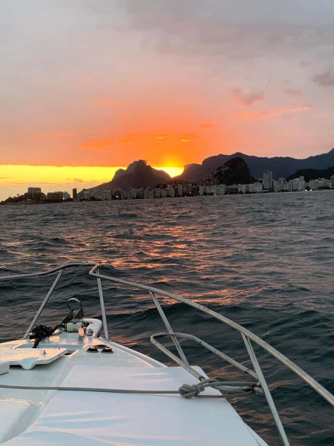 Rio de Janeiro: SpeedBoat Tour - Sunset with Beer - Stop by Stop: Sugarloaf, Praia Vermelha, Copacabana, Arpoador