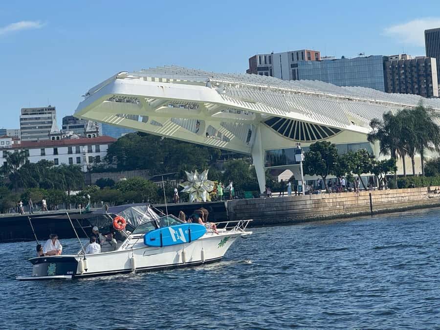 Rio de Janeiro: Speedboat Tour with Snacks and Drinks - Crossing to Niterói: MAC with Oscar Niemeyer in your camera frame