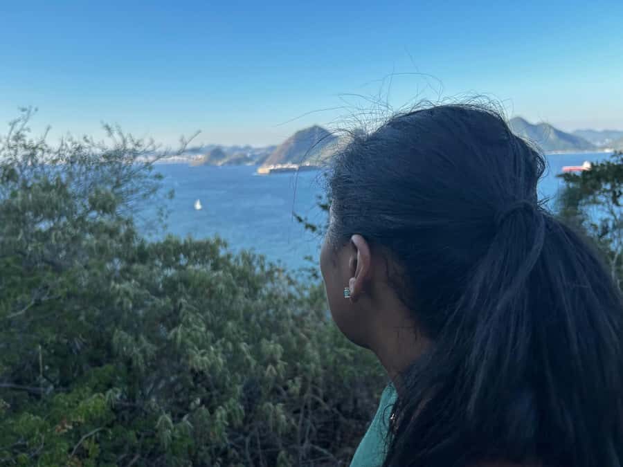 Rio De Janeiro: SUGARLOAF MOUNTAIN HIKE & CLIMB - The 20-meter vertical section: rope help and real technique