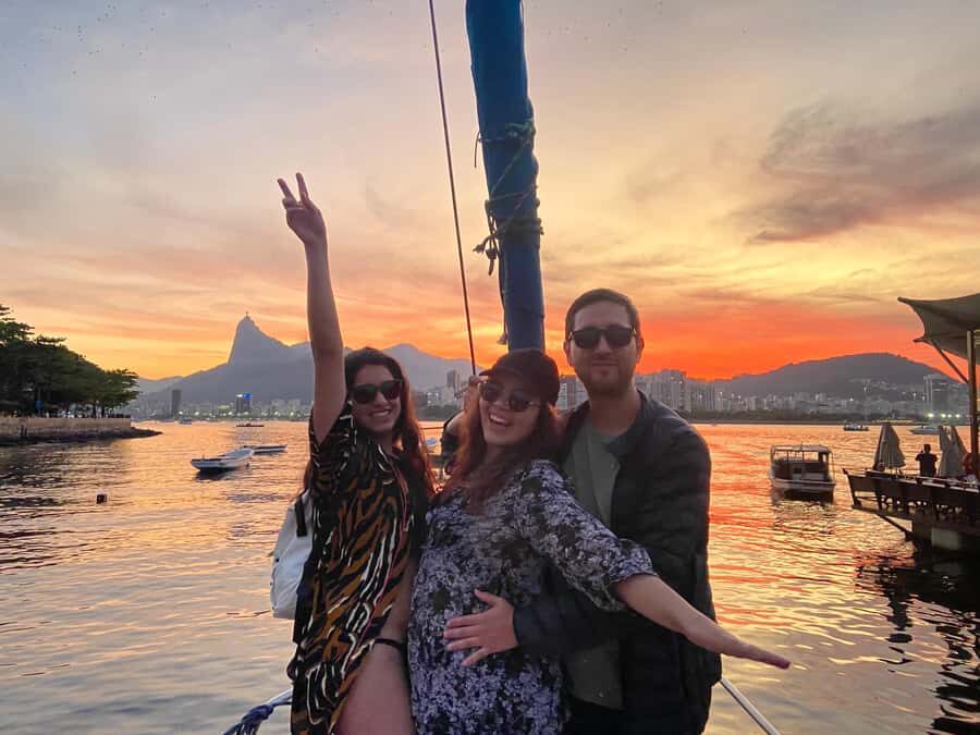 Rio de Janeiro: Sunset Sailboat Tour with Open Bar - Practical tips for photos and comfort on deck