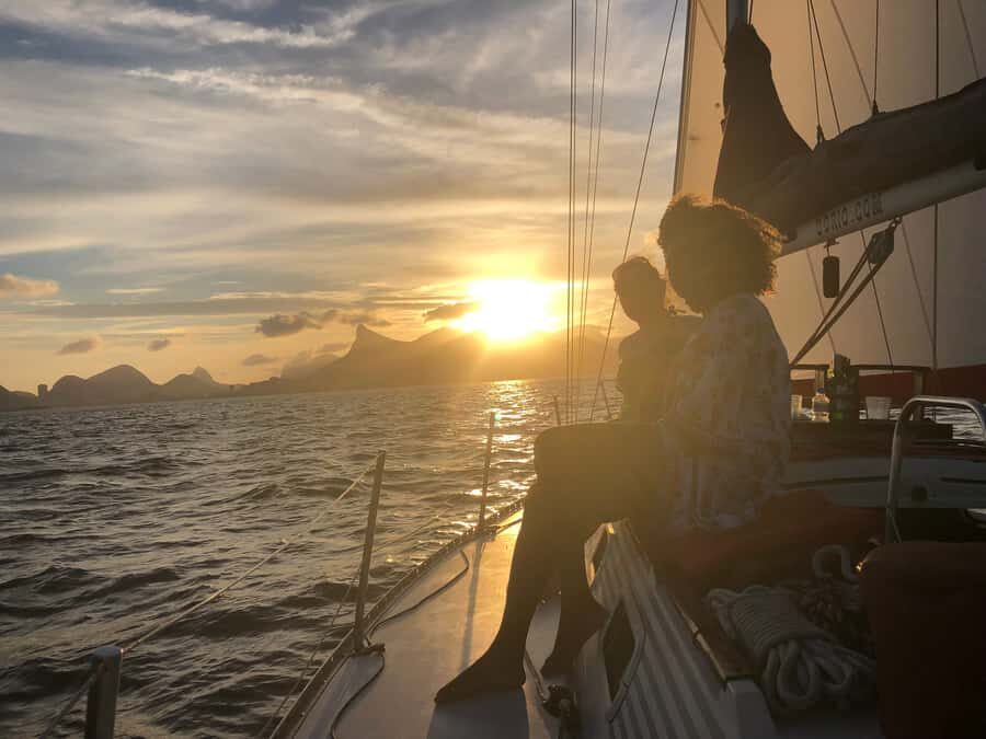 Rio de Janeiro: Sunset Sailing Tour - The sunset loop: Sugar Loaf and Christ the Redeemer from sea level