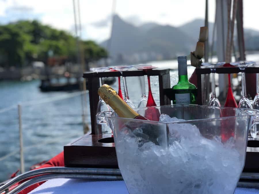 Rio de Janeiro: Sunset Sailing Tour - What it feels like onboard: crew service, snacks, and refills