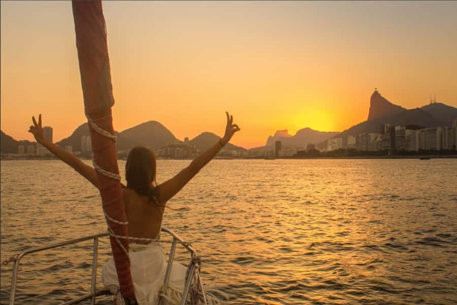 Rio de Janeiro: Sunset Sailing Tour - From Marina da Glória to the boat Chama: start-up made simple
