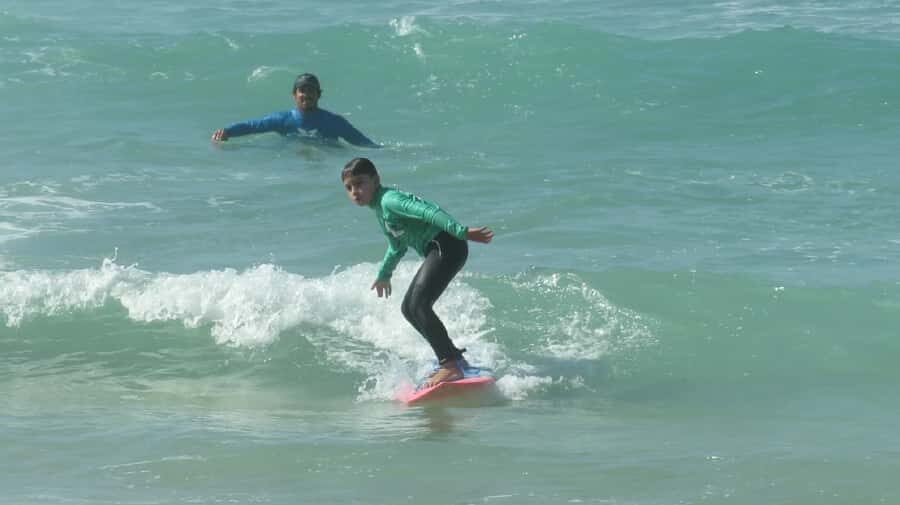 Rio de Janeiro: Surflessons and surfcoach. - Entering the water with a coach: the real rhythm of the session