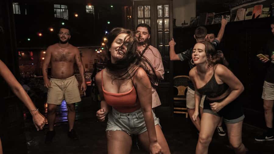 Rio Experience: Caipirinha Workshop (2 Caipis) + Funk Class - Quick highlights before you go
