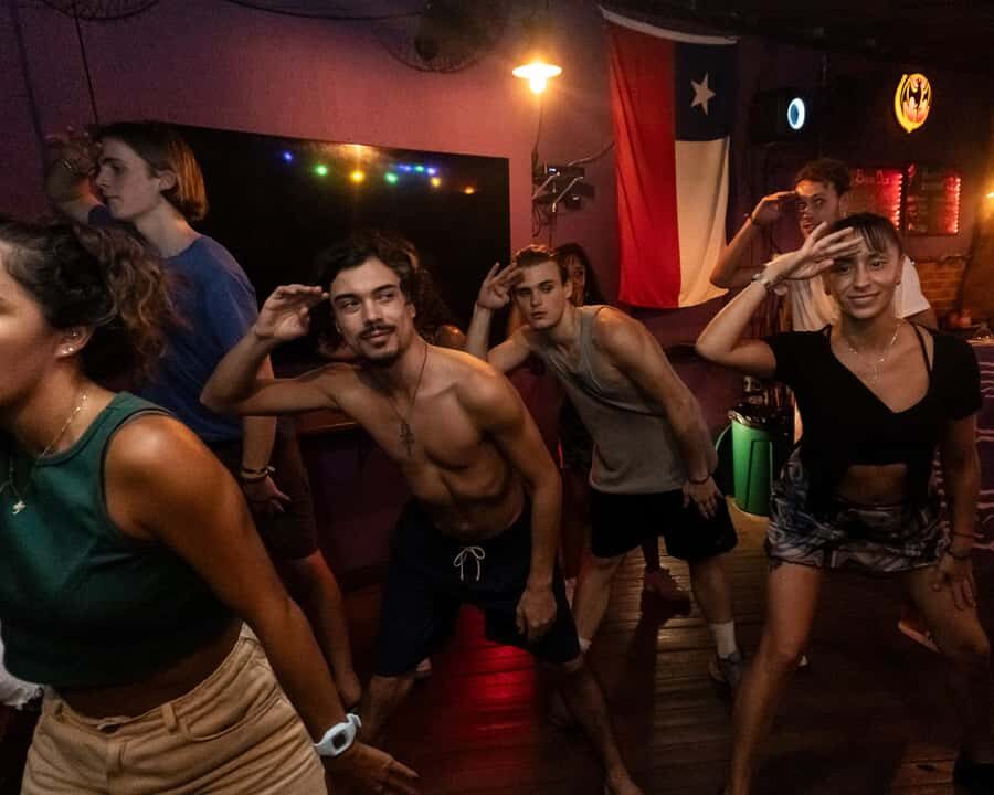 Rio Experience: Caipirinha Workshop (2 Caipis) + Funk Class - Meeting locals without forcing it