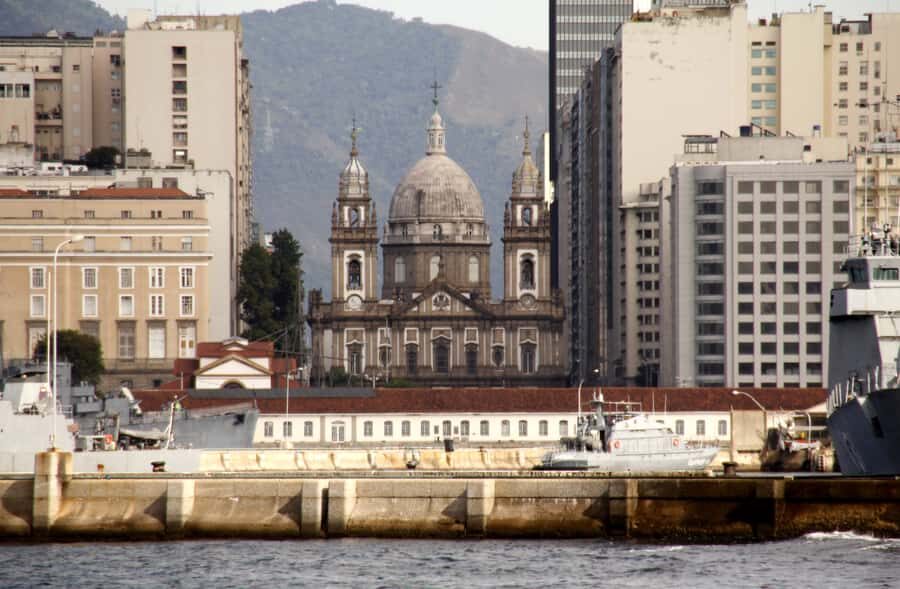Rio From The Sea: Guanabara Bay Cruise with Optional Lunch - Guides, language options, and the practical tips you’ll actually use