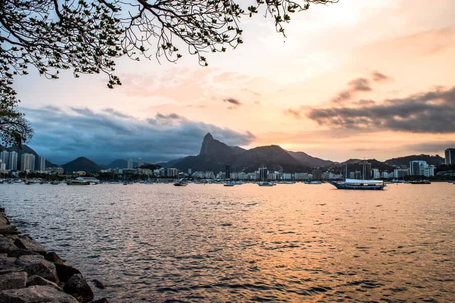 Rio: Guanabara Bay 2-Hour Boat Tour - Villegagnon Island Finale: Modern Art and a World War II Memorial