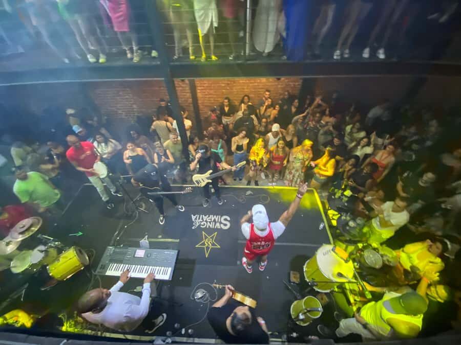 Rio: Pub Crawl in Lapa with Cachaça Tasting and Live Samba - Live samba bars: how the night turns social