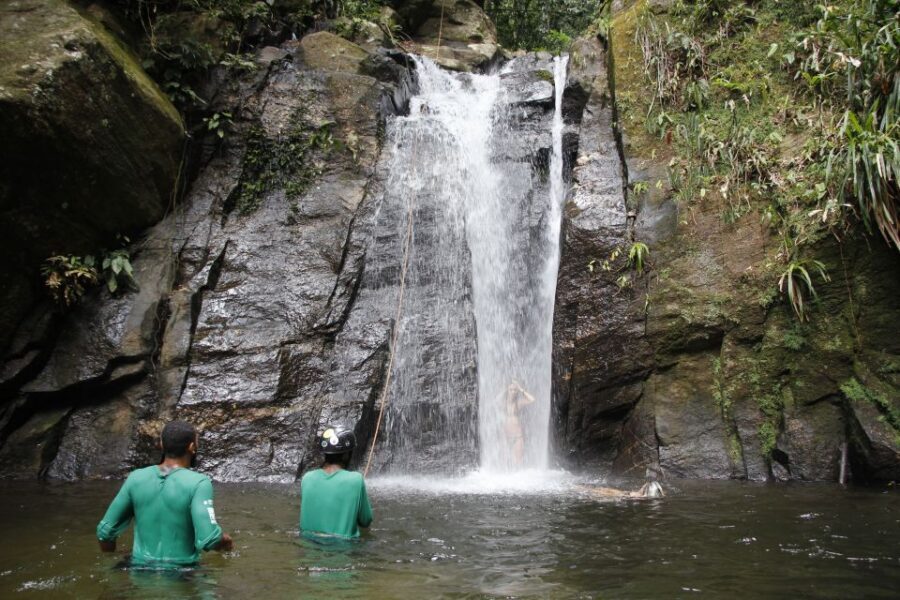 Rio: Tijuca Forest & Horto Waterfalls Circuit Tour - Comfort and safety: how to make the shower moment better