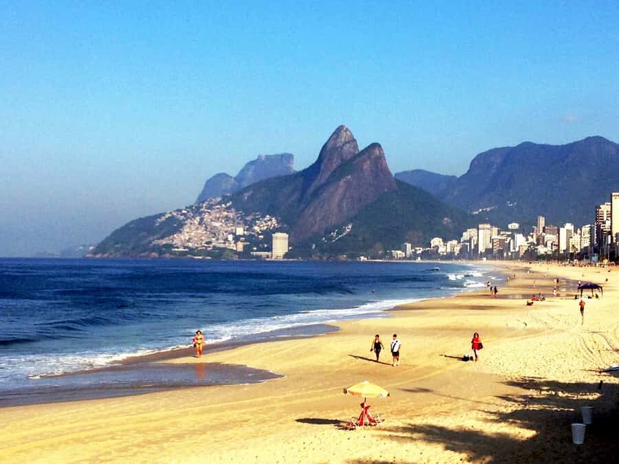 Rio's Best Hidden Beaches Small Group Tour - São Conrado: where the free-flight landing becomes part of the beach day