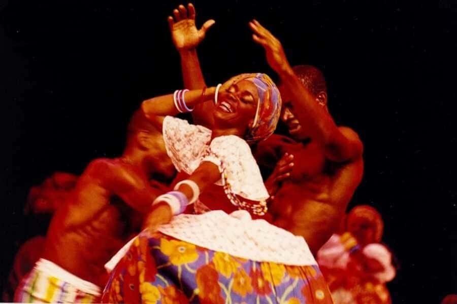 Salvador by Night: Cultural Dinner and Show - The guided nighttime walk: how you get oriented fast