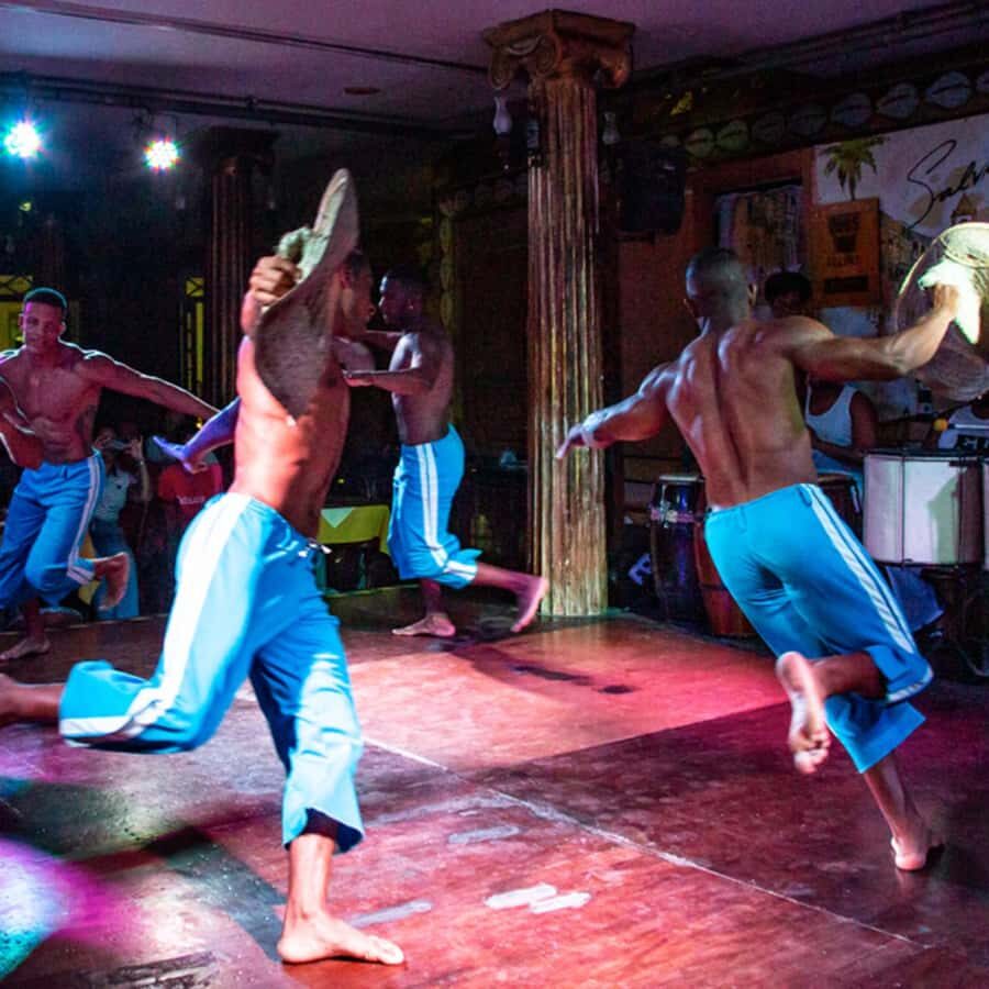 Salvador by Night: Cultural Show and Dinner. - Pickup, van ride, and how to make the start smooth